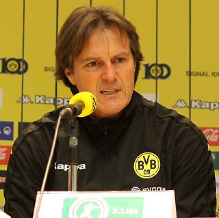 Sieht seine Mannschaft auf einem guten Weg: Trainer Theo Schneider